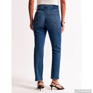 ABERCROMBIE & FITCH The Mom High Rise Curve Love Jeans